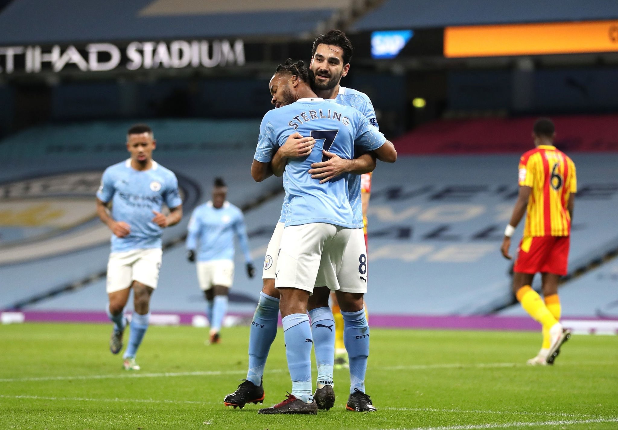 的强硬动作 的强硬动作